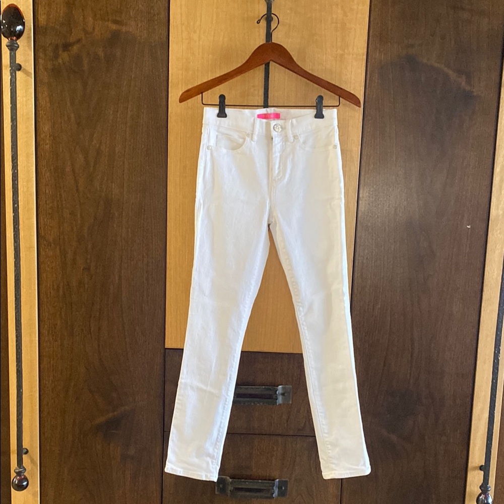 White Lilly Pulitzer - straight leg size O. Worn once for family photo.